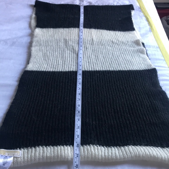 Michael Kors Large infinity scarf - Picture 8 of 8